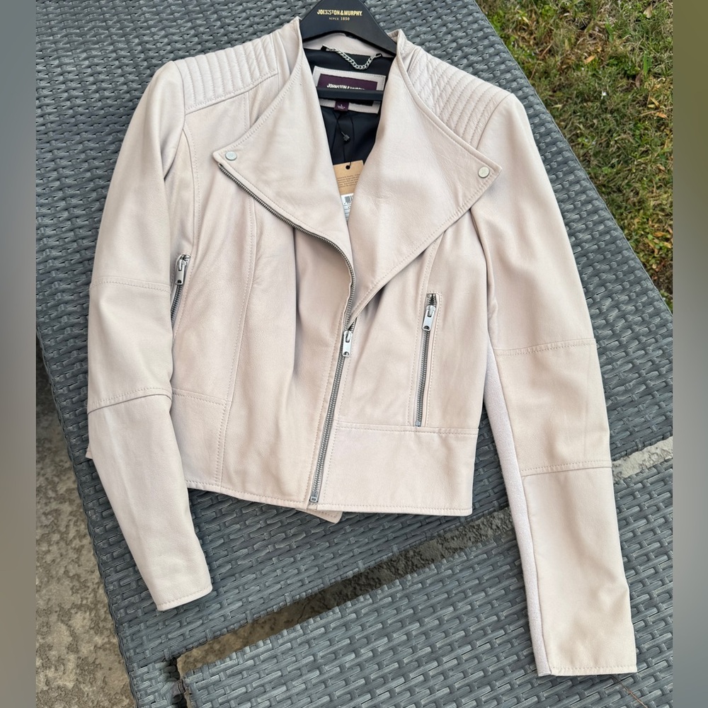 NWT - JOHNSTON & MIRPHY WOMAN “TAUPE” 100% LEATHER JACKET - Picture 1 of 14
